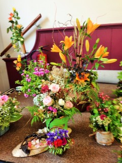 Flower arranging led by Lynne Spring 2019 - photo 1